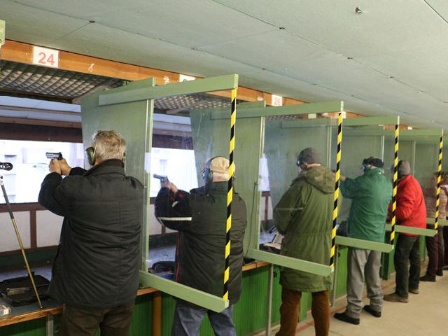 15 Bahnen 25 m für Klein- und Großkaliber-Kurzwaffen